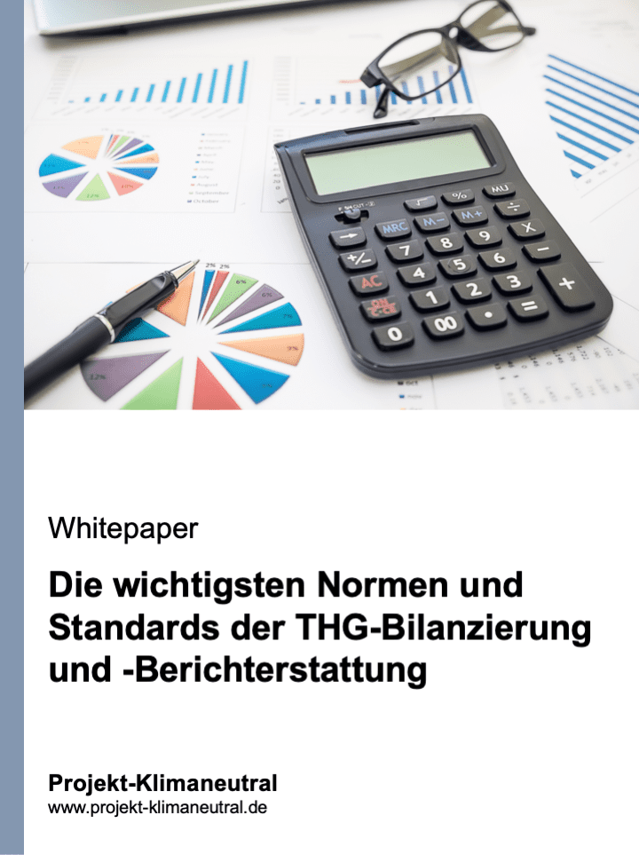 Buchdeckel von Whitepaper "Die wichtigsten Normen und Standards der THG-Bilanzierung und -Berichterstattung"